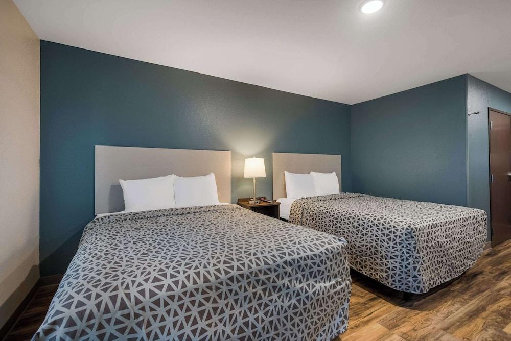 Woodspring Suites Milwaukee - Menomonee Falls photo 13