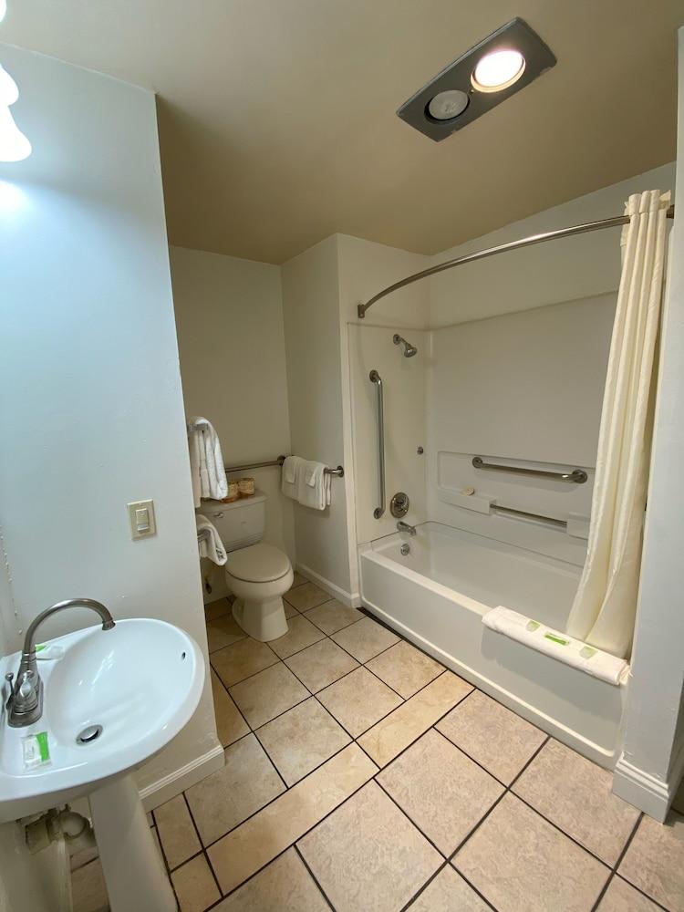 Carmel Resort Inn photo 52