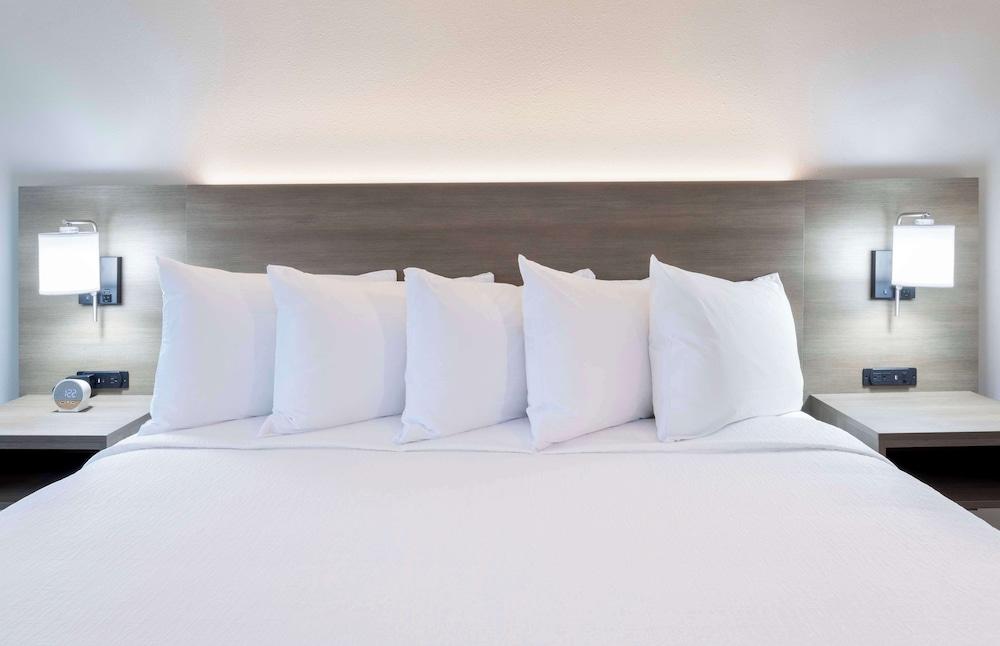 GrandStay Hotel & Suites photo 14