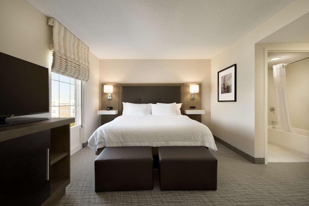Hampton Inn & Suites Newport/Middletown photo 38