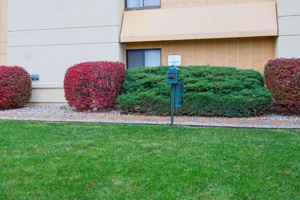 Norwood Inn & Suites by BlissPoint Post Rd Indianapolis photo 40