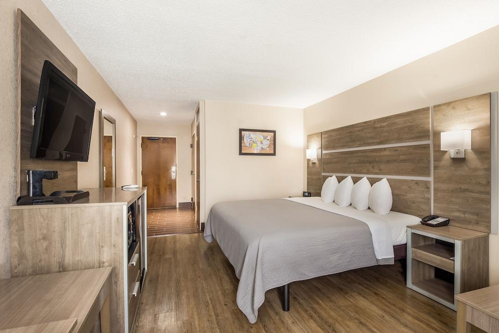 Hometown Inn photo 34