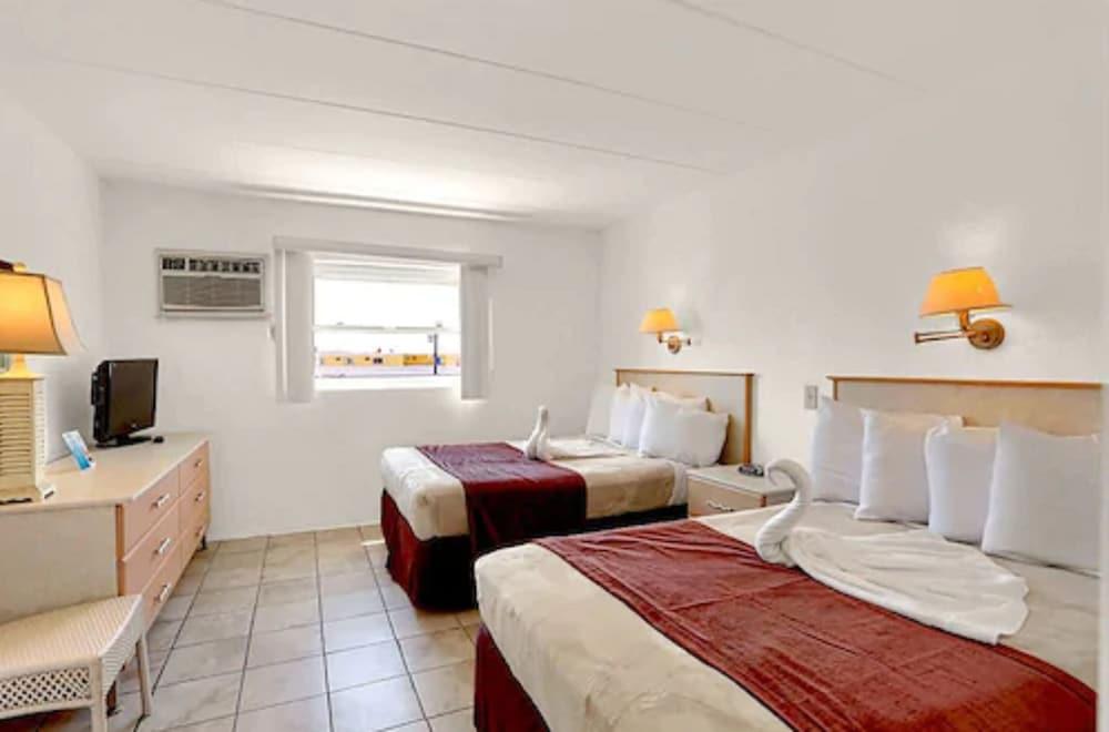 AA Heart of Wildwood Motels photo 19