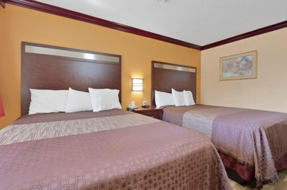 America's Deluxe Inn photo 18