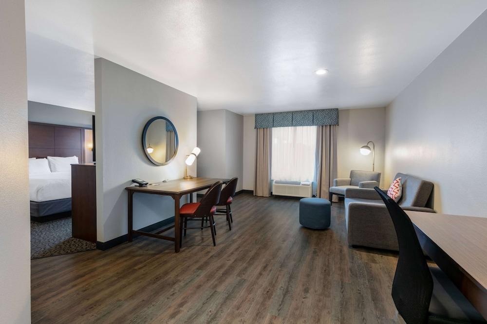 Wingate by Wyndham DFW / North Irving photo 8