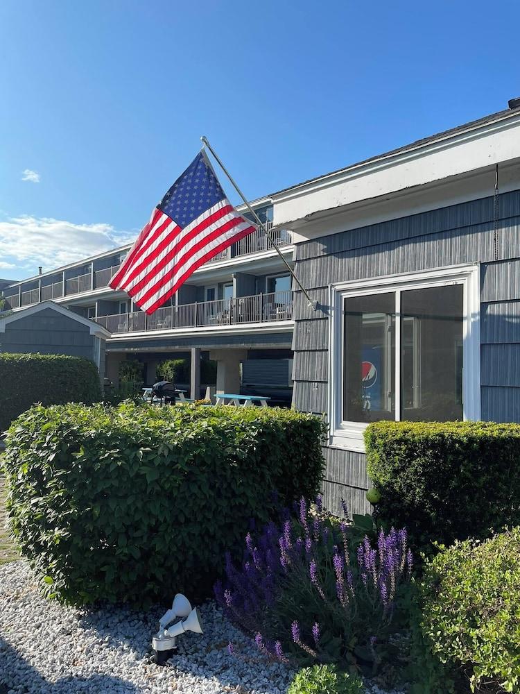 Grand Beach Inn photo 11