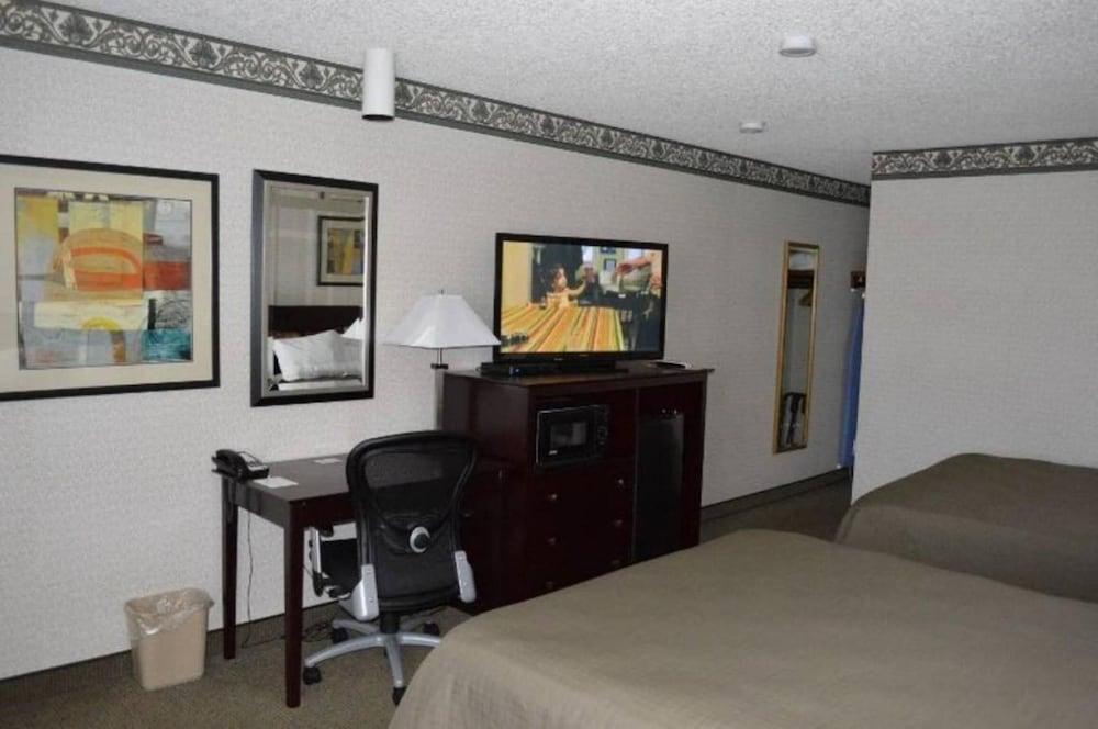 Holiday Motel photo 19
