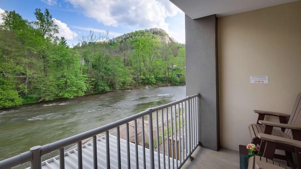 Best Western Plus River Escape Inn & Suites photo 25