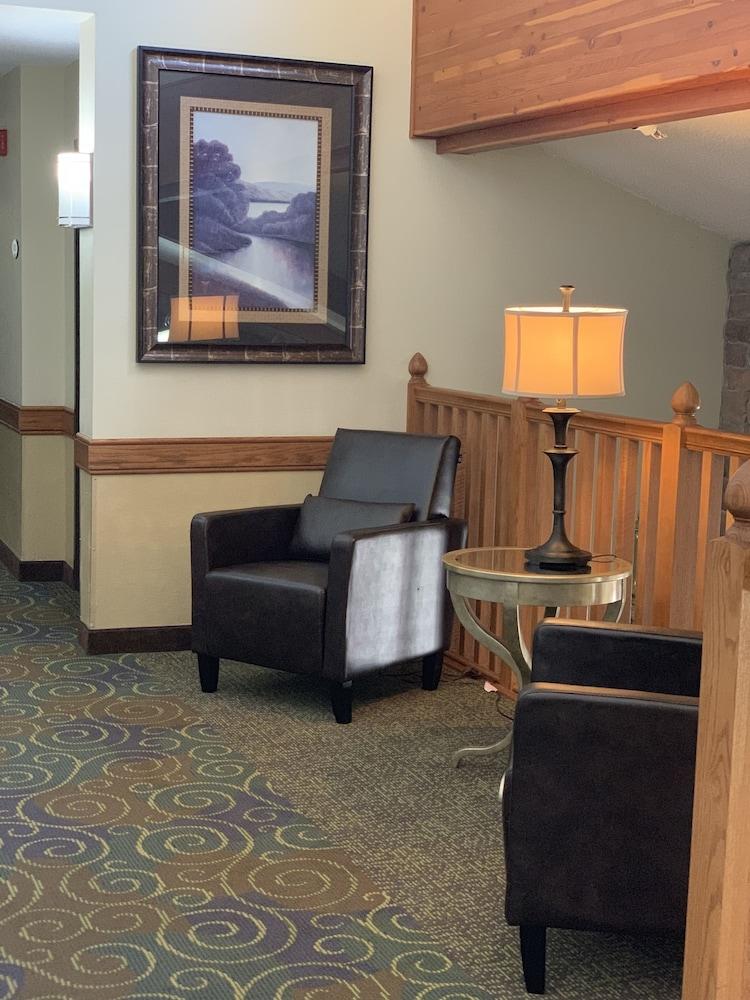 AmericInn by Wyndham Kewanee photo 49