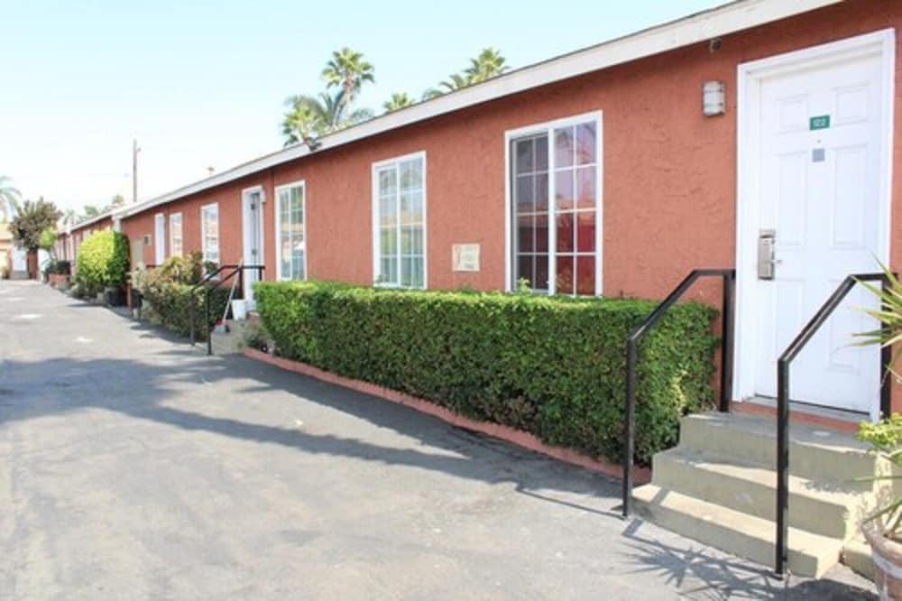 Oceanside Inn and Suites photo 40