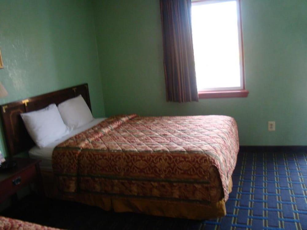 Budget Inn photo 3