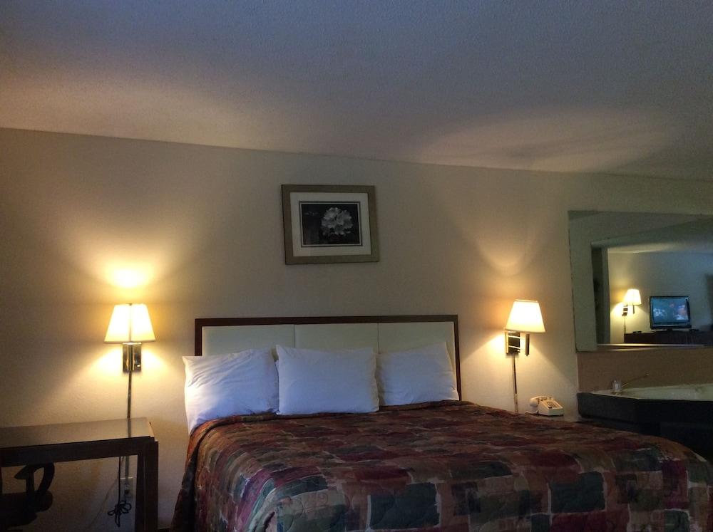 Days Inn by Wyndham York Alabama photo 25