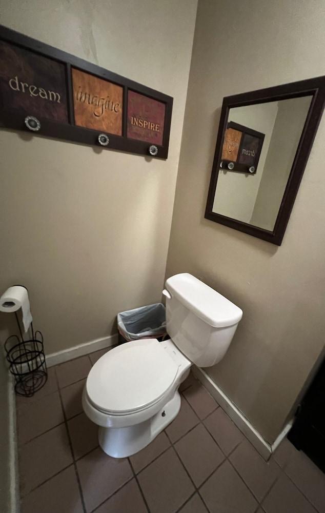 The Travelers Inn photo 13
