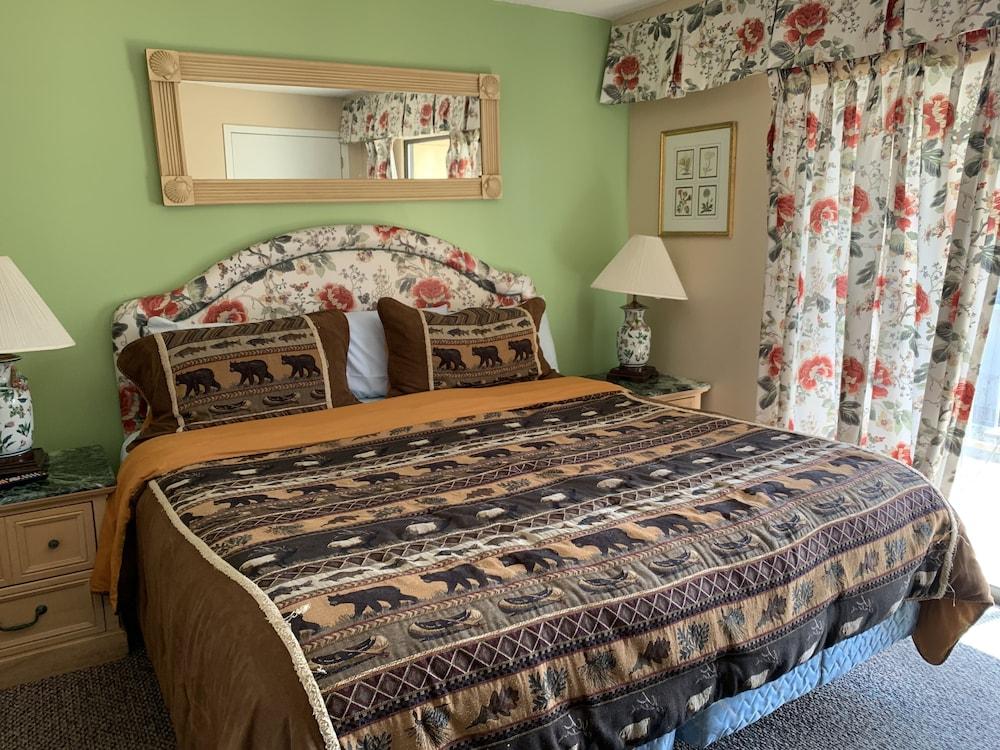 Oak Square Rentals photo 29