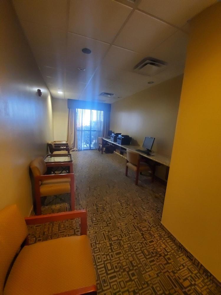Spark by Hilton Phoenix East Mesa photo 3