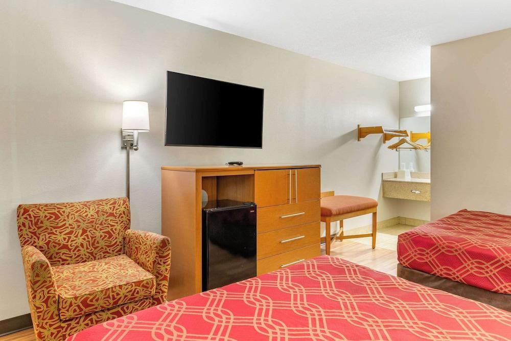 Econo Lodge Creedmoor - Butner photo 6