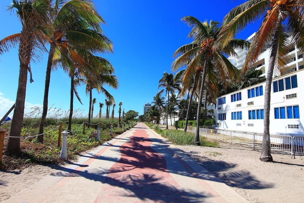 Castle Beach Suites by MiaRentals photo 17