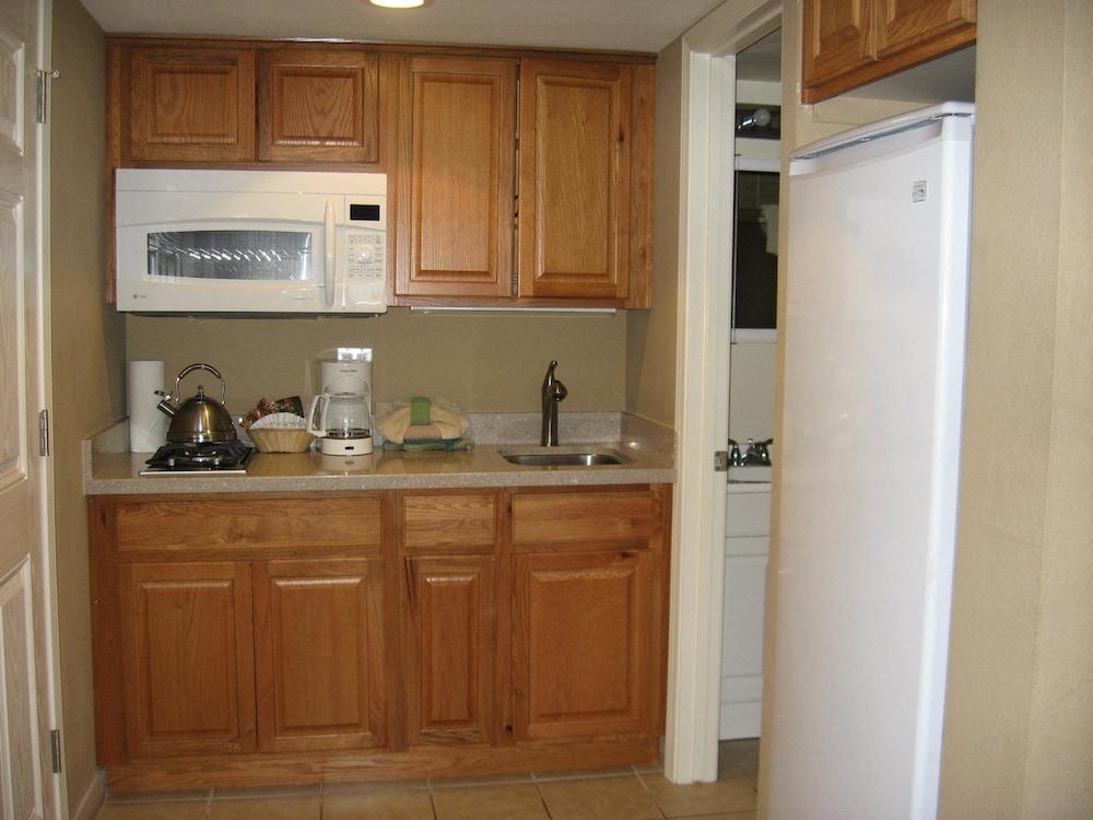 Beachcomber Inn photo 66