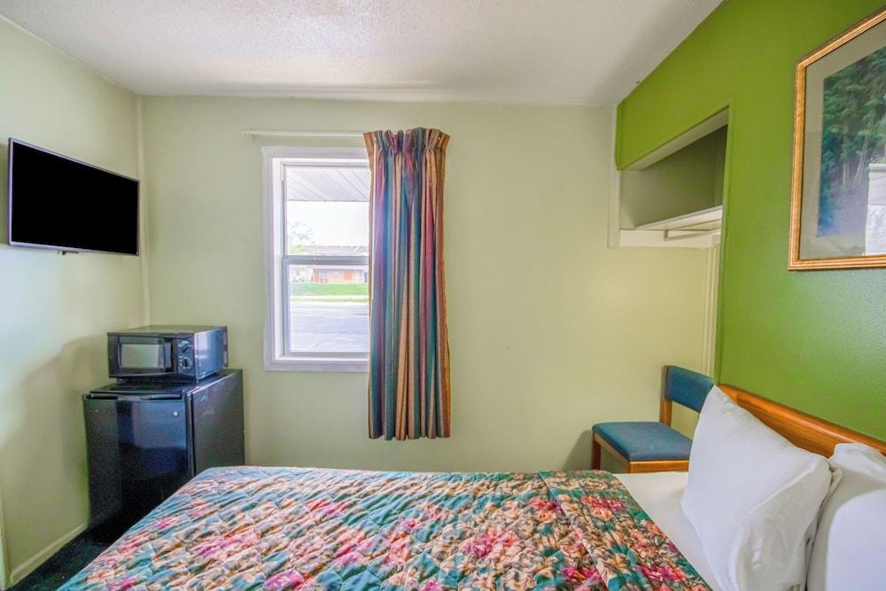 OYO Travelier Motel photo 61