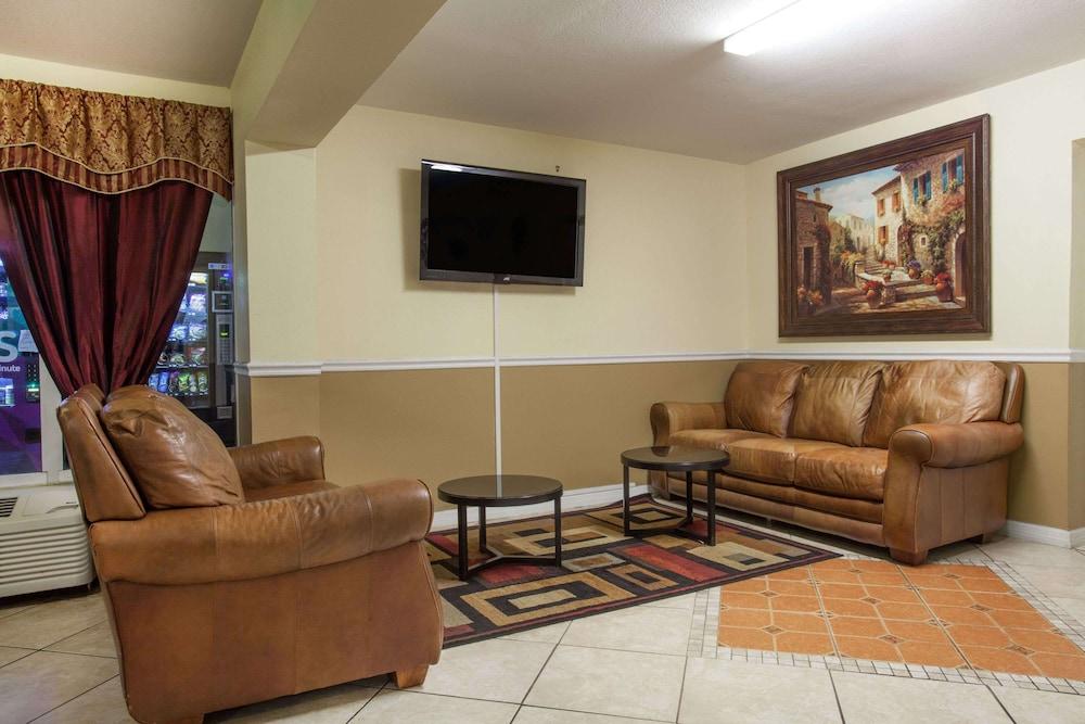 Econo Lodge Daytona Beach - Speedway photo 69