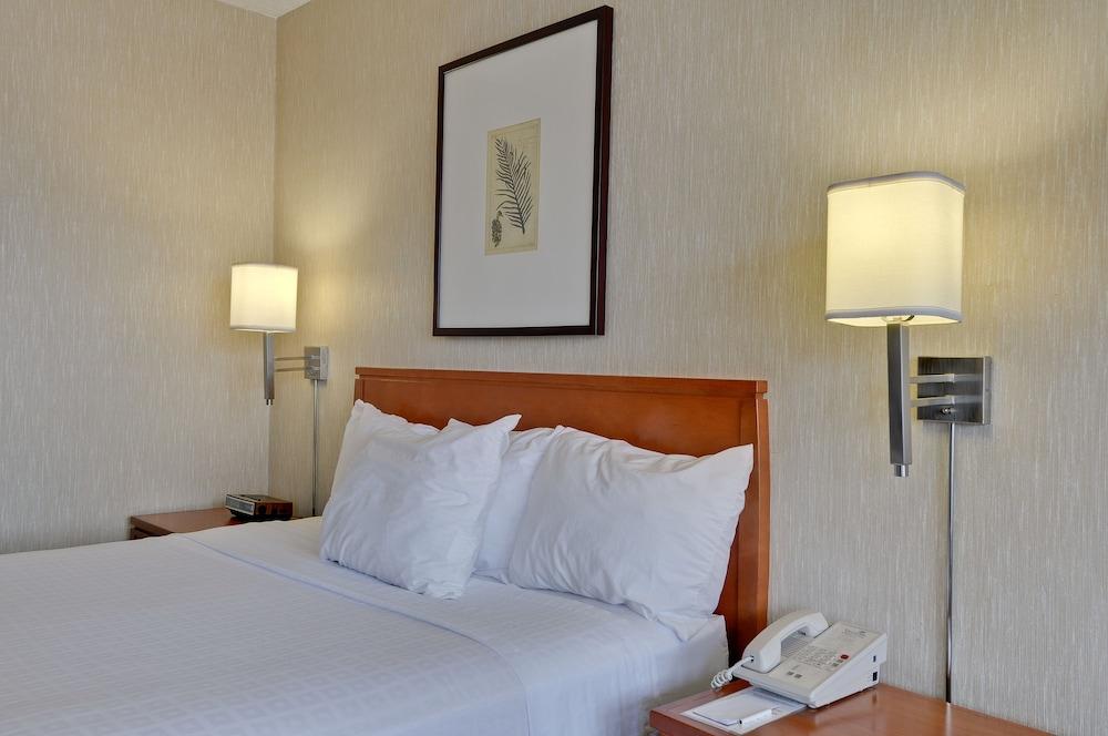 Vagabond Inn Executive Old Town photo 10