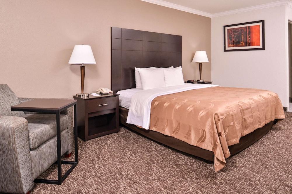 Quality Inn & Suites Beaumont photo 10