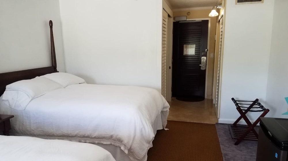 2417 at Lihue Oceanfront Resort photo 30