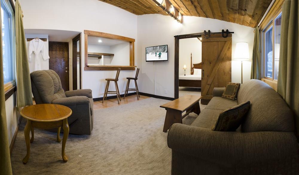 Summit Lodge photo 18