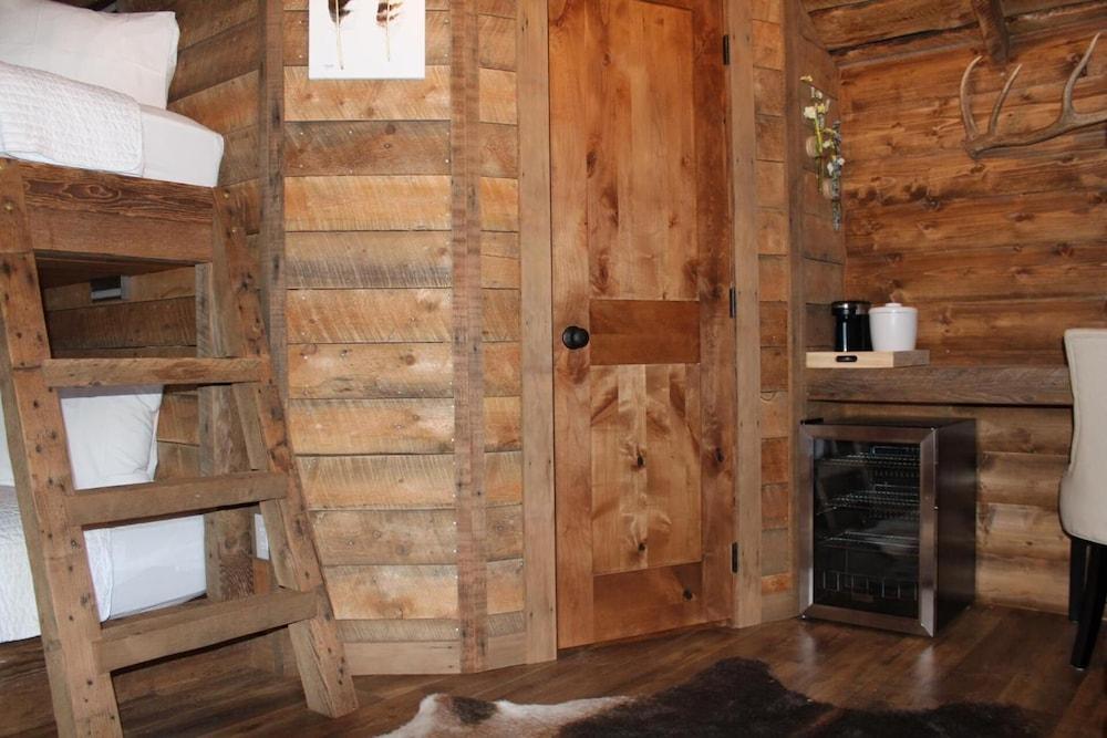 Elkhorn Cabins And Inn photo 10