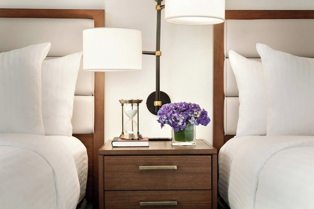 Twelve Midtown, Autograph Collection photo 21