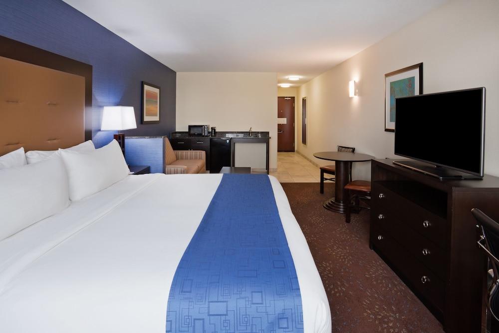 Holiday Inn Express & Suites Davenport by IHG photo 4