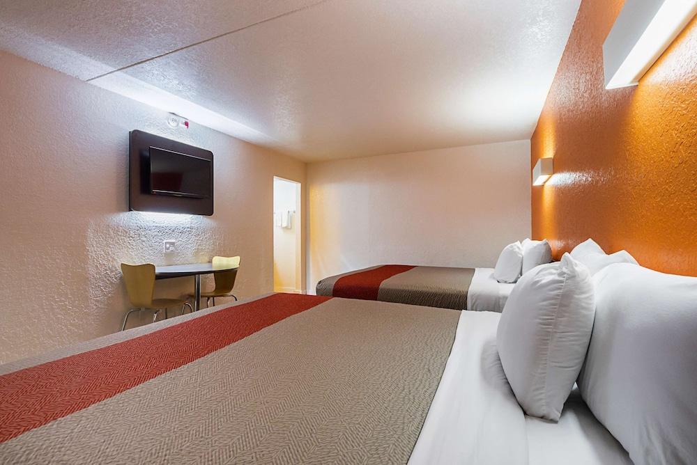 Motel 6 Garland, TX - Northeast Dallas photo 21