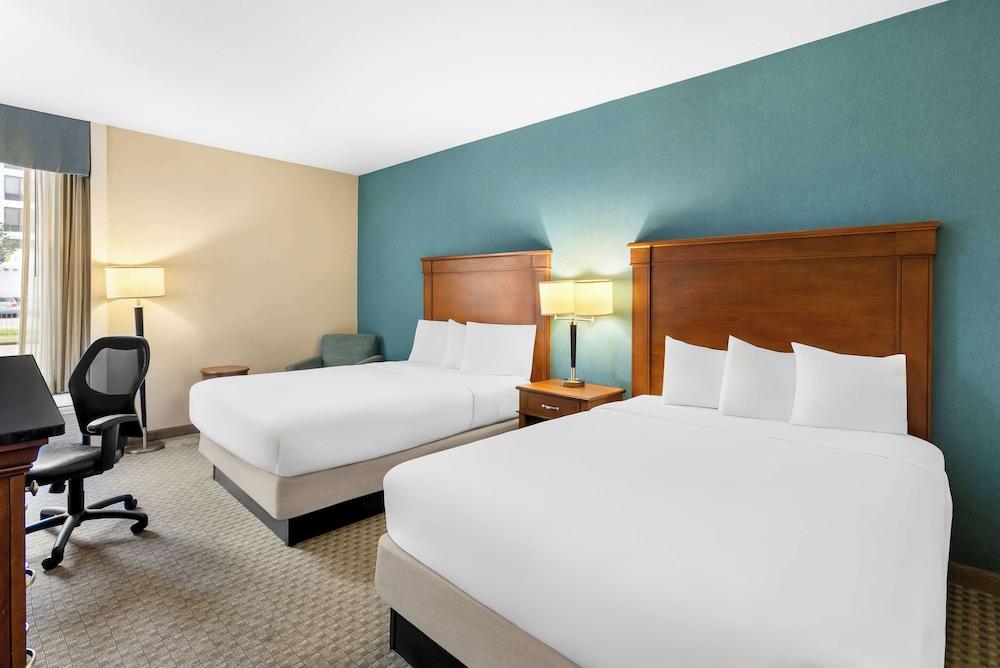 Sonesta Essential Houston Hobby Airport photo 8