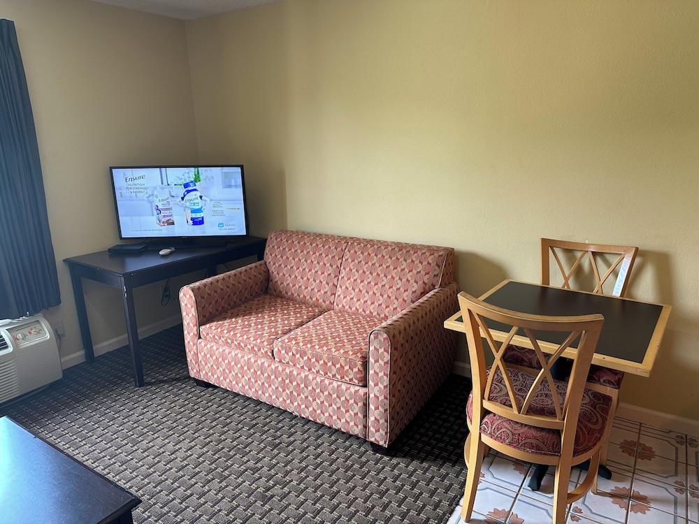 Royal Inn photo 25