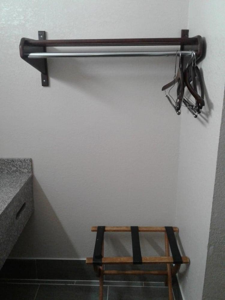 Budget Inn Express photo 3