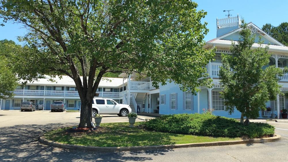 Victorian Inn photo 45