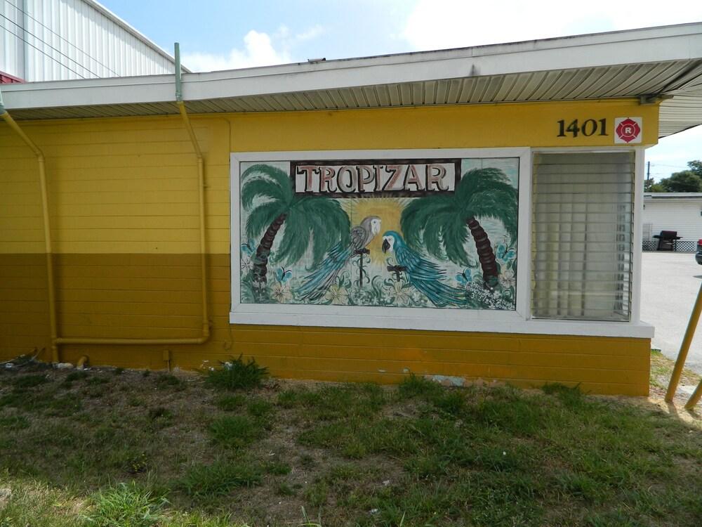 Tropizar Motel photo 7