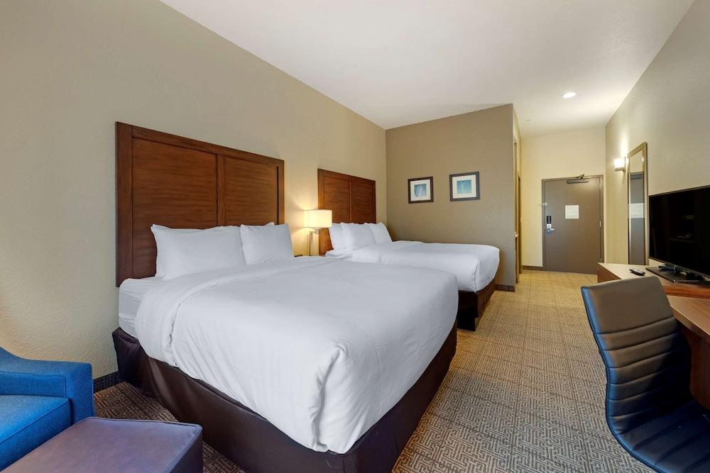 Comfort Inn & Suites Harrah photo 9