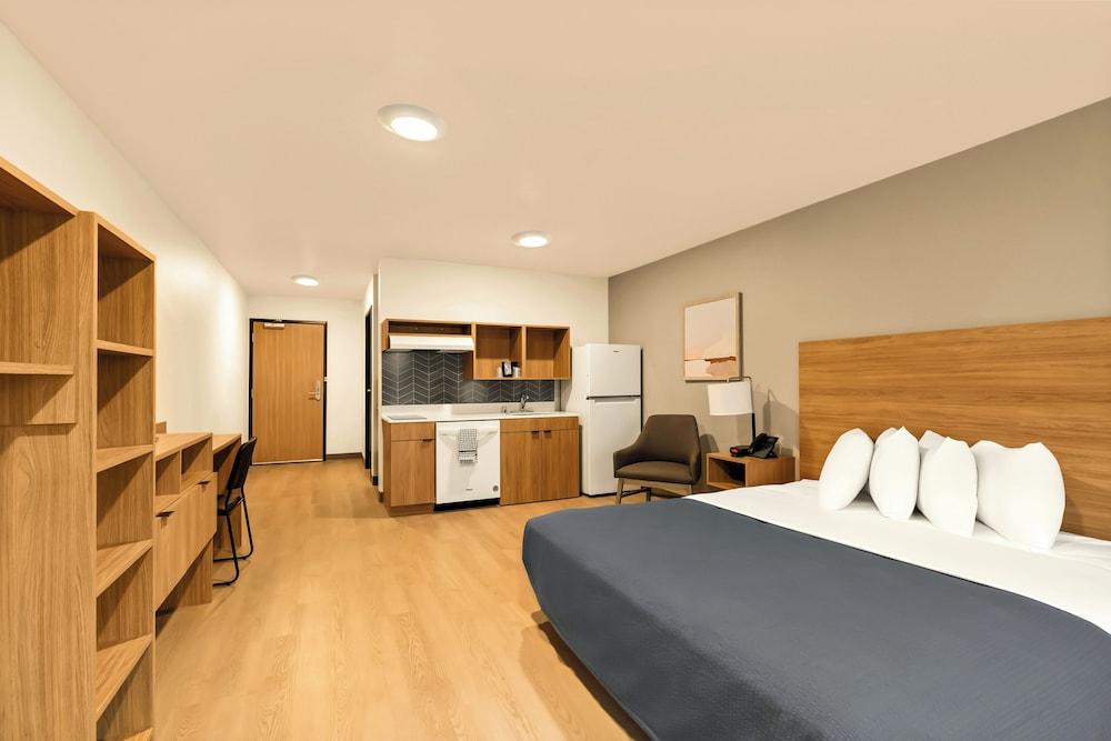 LivAway Suites- Syracuse photo 10