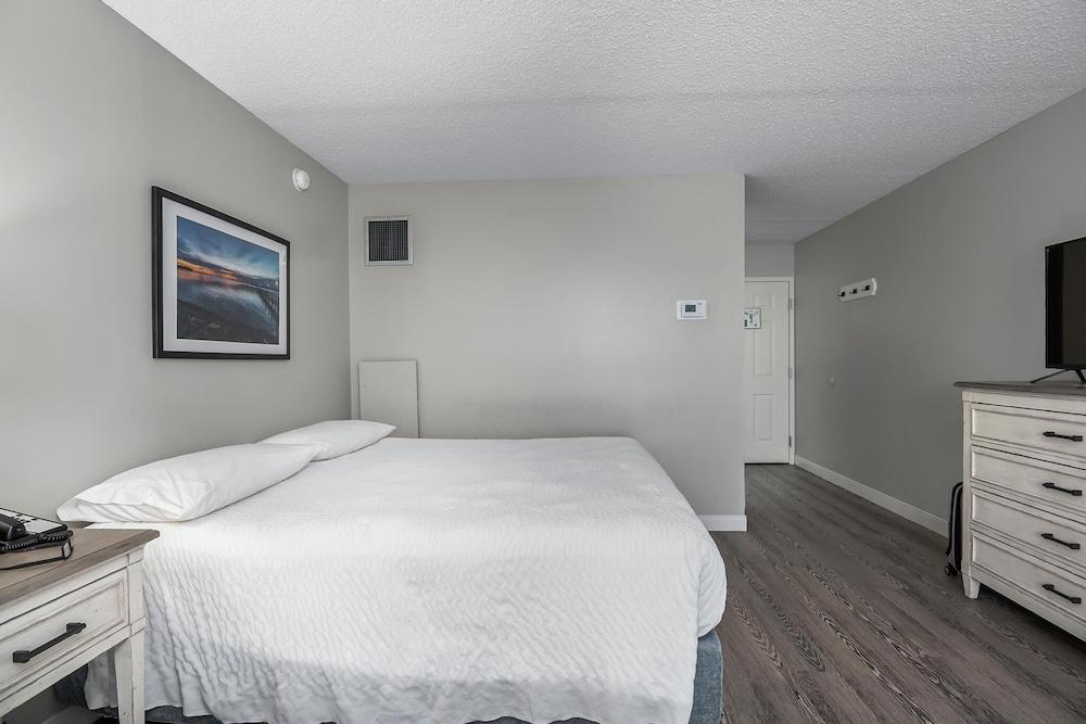 First Floor Standard Deluxe King photo 2