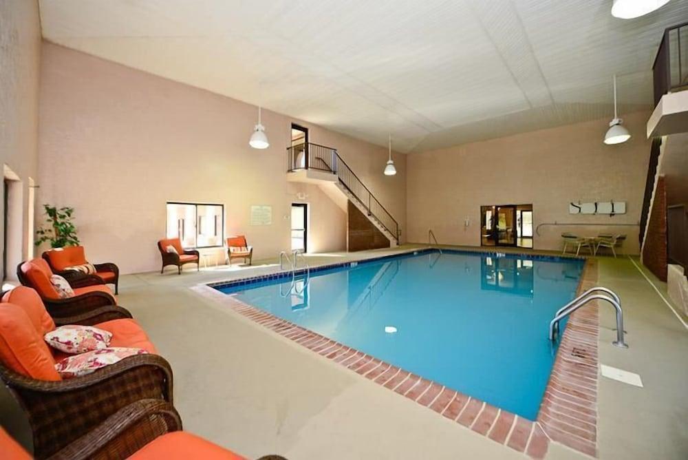 Manchester Heritage Inn And Suites photo 22