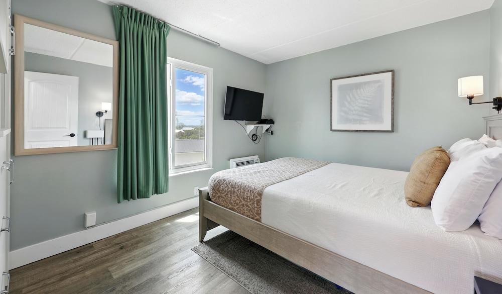 Beacher's Lodge Oceanfront Suites photo 31