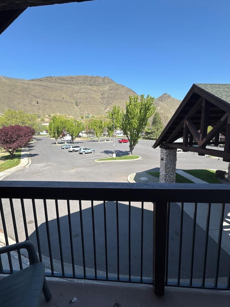 Salmon Rapids Lodge photo 19