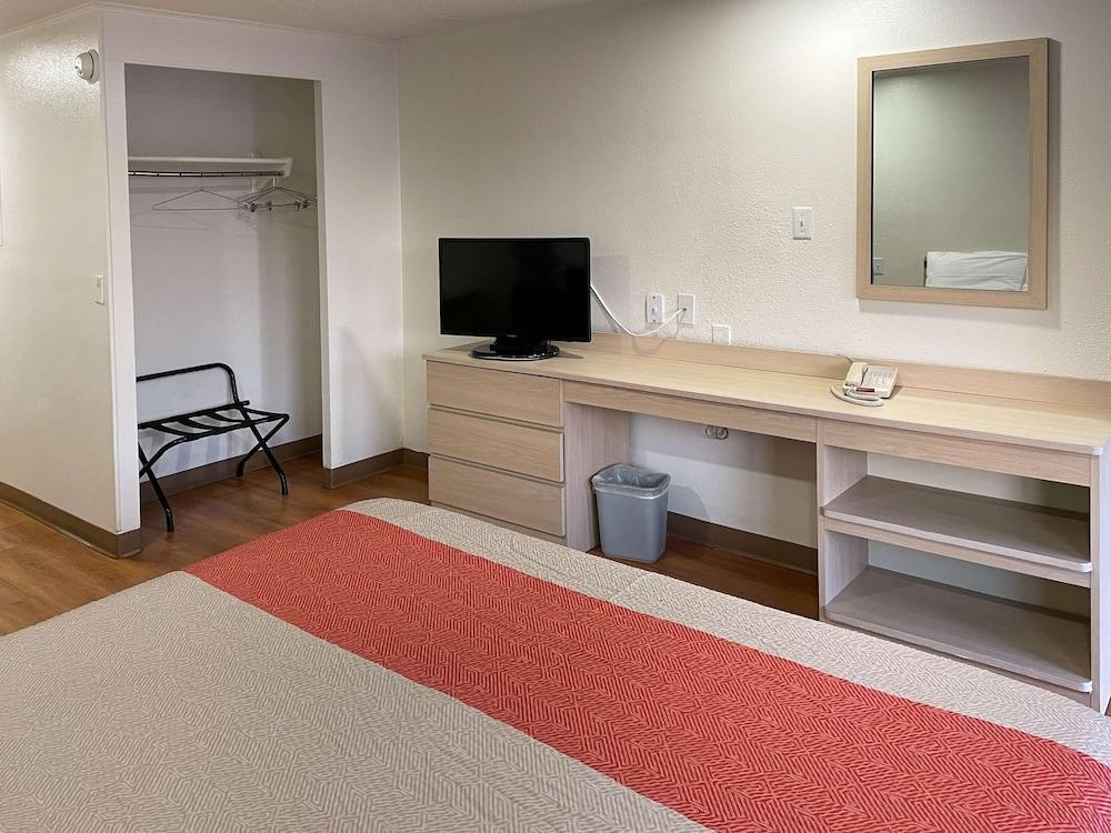 Motel 6 Hagerstown, MD photo 13