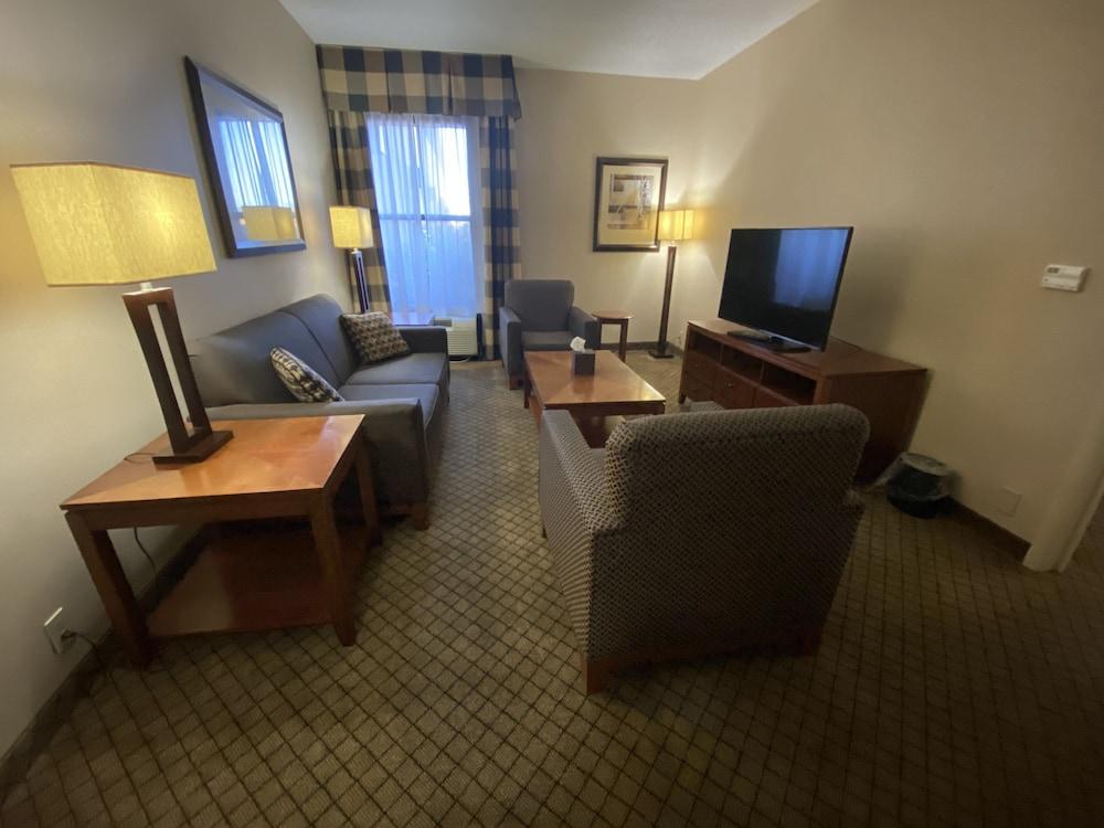 DoubleTree by Hilton Dayton Fairborn photo 8