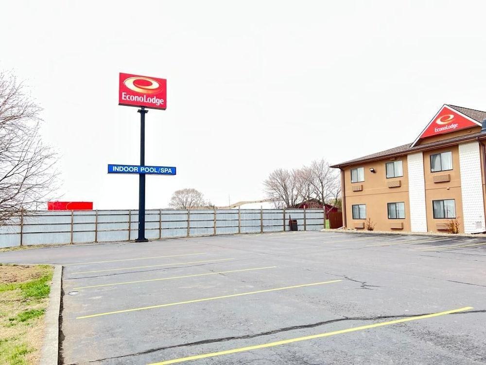 Econo Lodge Oacoma - Chamberlain West photo 35
