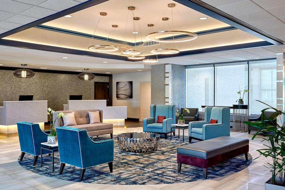 Sheraton Milwaukee Brookfield Hotel photo 2