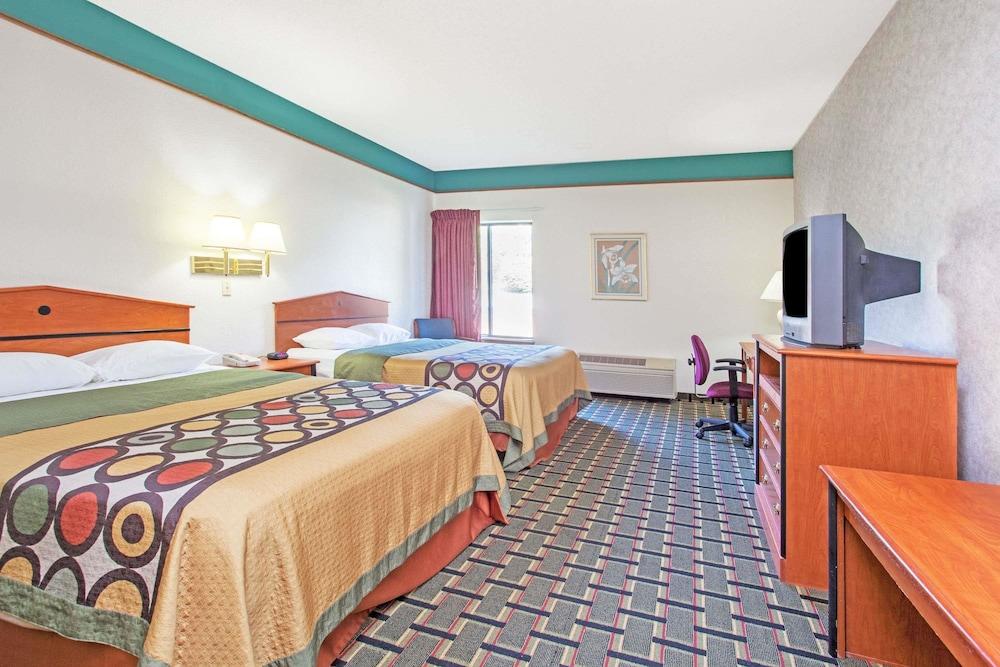 Super 8 by Wyndham Atchison photo 5