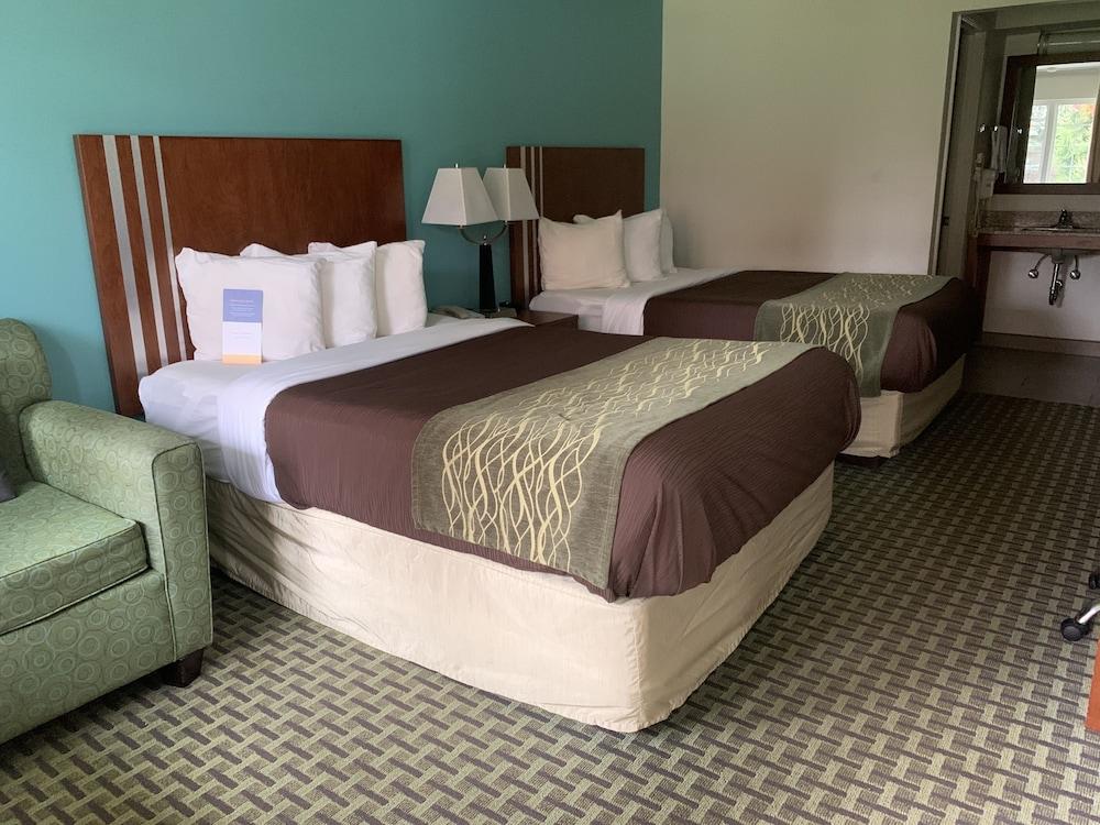 Days Inn by Wyndham Austintown photo 25