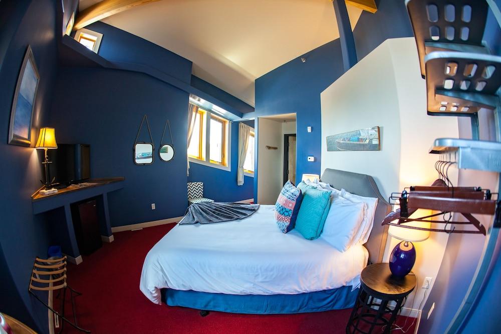 Blue Wave Inn photo 43